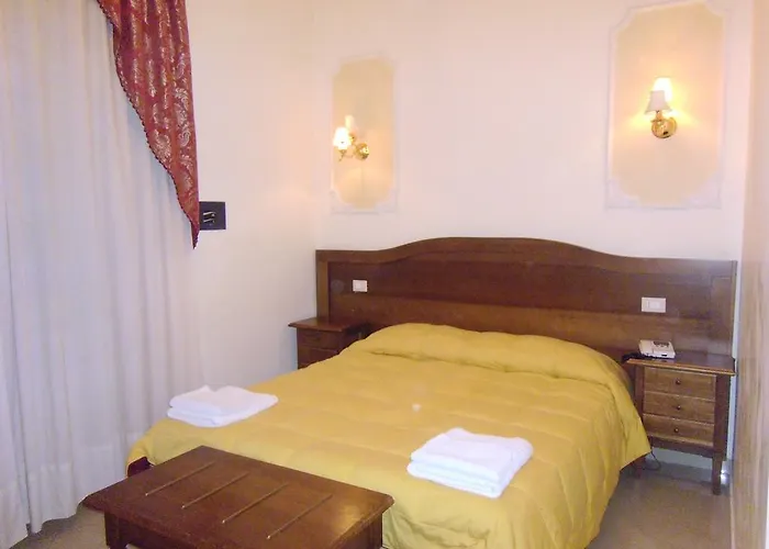Cambridge Hotel